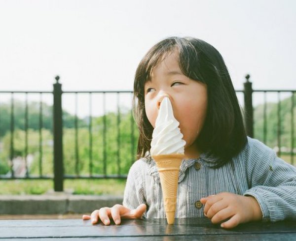 c33136c793f26b24de1b8ee45632a01a-child-with-ice-cream-up-her-nose