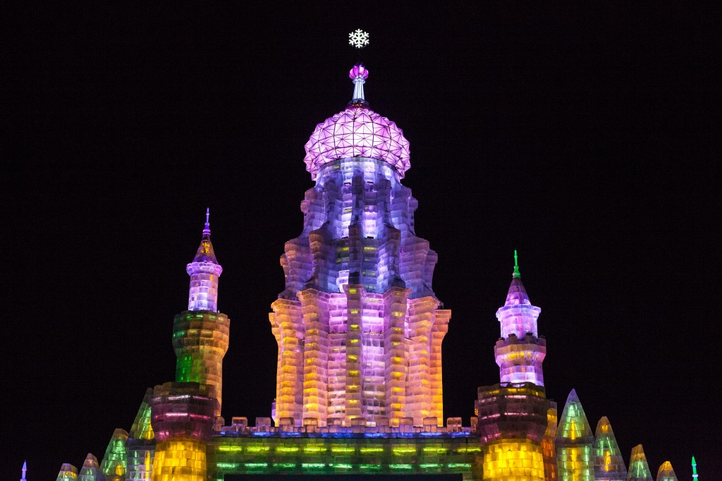 Tower<em>at</em>Harbin<em>Ice</em>and<em>Snow</em>Festival<em>2012</em>zima<em>Cina</em>sochy<em>stavba</em>lad
